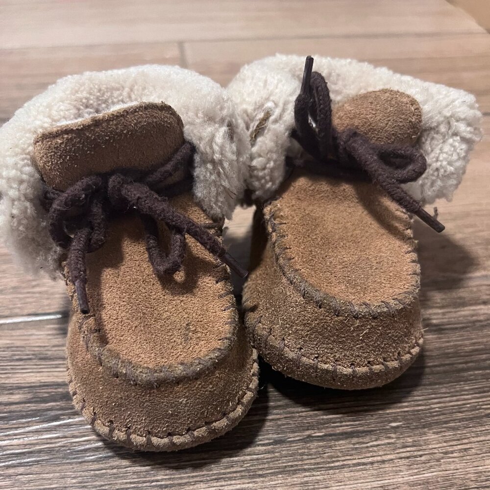 Baby Uggs Fleece Moccasins ( 0-6m)